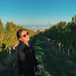 Meet your Posher, Genevieve